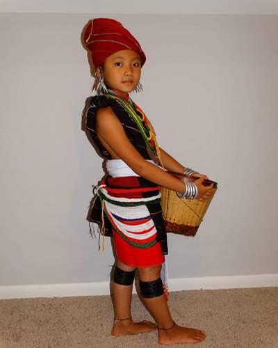 Kayah_Karenni Girl Hoding Basket